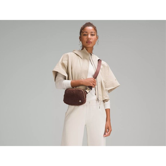 LULULEMON Everywhere Belt Bag 1L Brown Fleece Earth Gold LU9B18S NWT - Picture 11 of 14